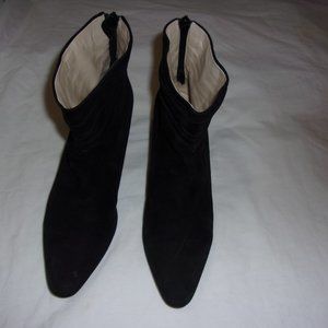 ST. JOHN SPORT COLLECTION BLACK SUEDE ANKLE BOOT 8 M